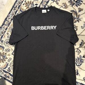 Burberry Men's T-Shirt Small